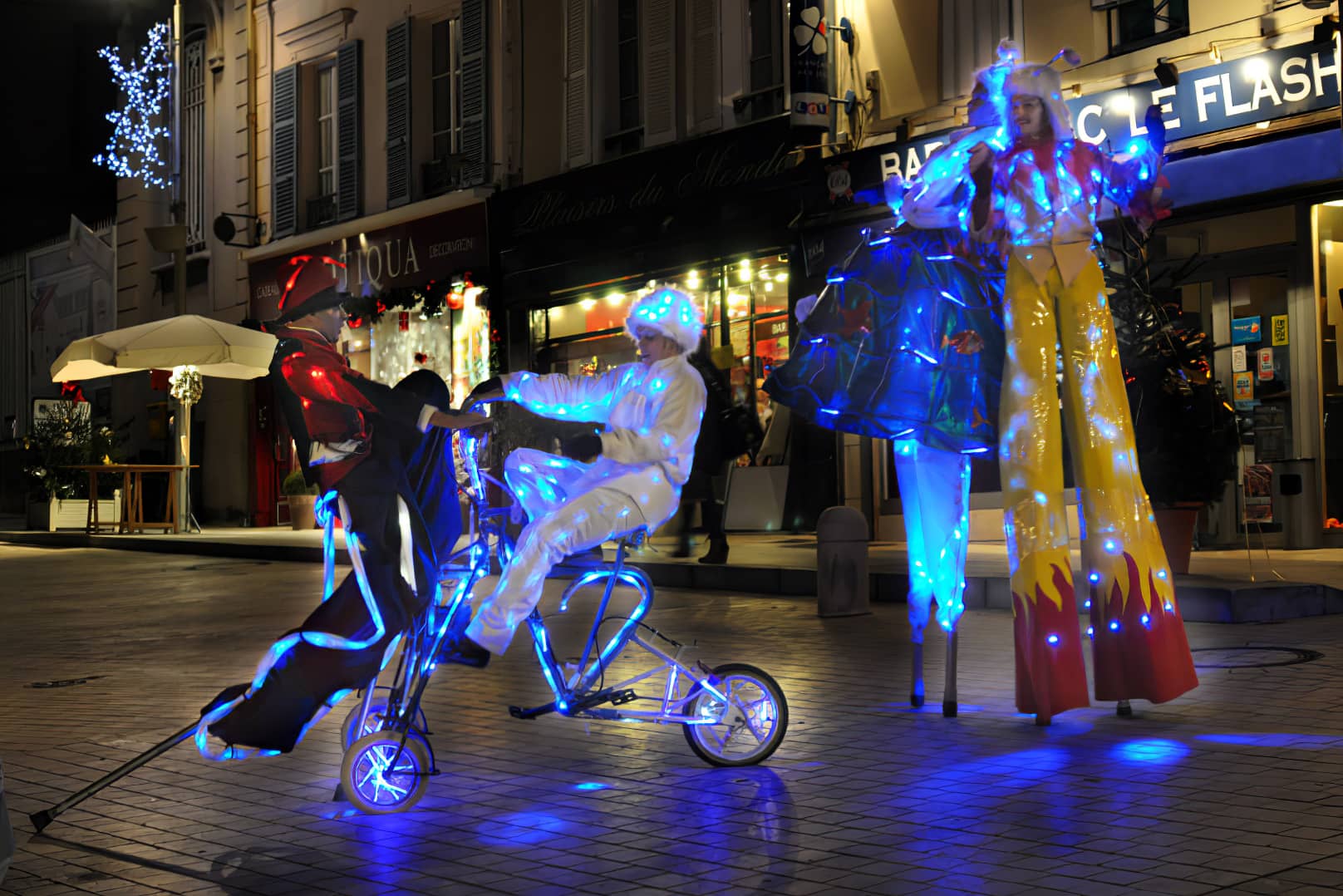 La fée scintillante et son tricycle lumineux